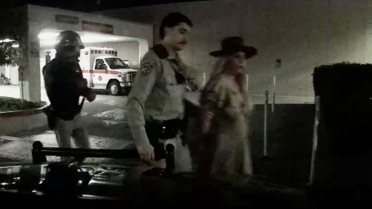 Photo of Britney Spears reportedly invited officers to her home during her DUI arrest.