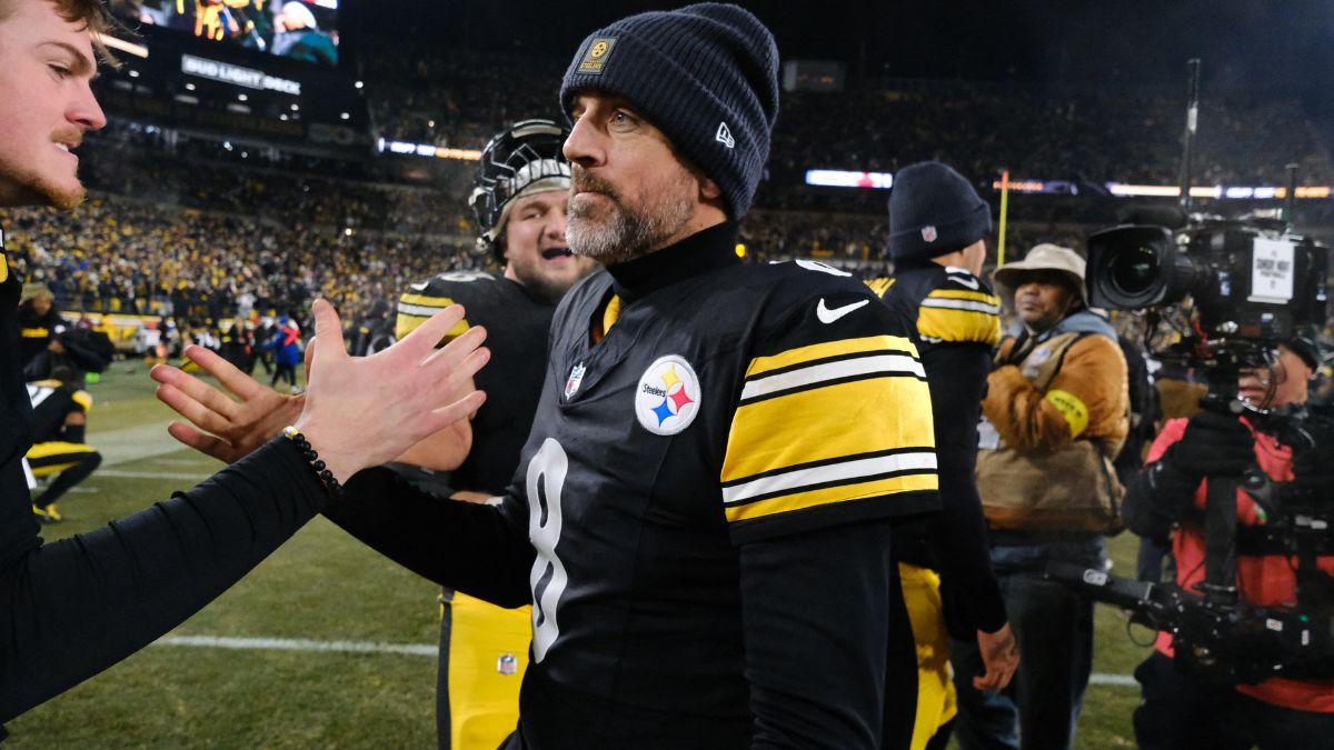 Image of Aaron Rodgers has not revealed the name of his wife.