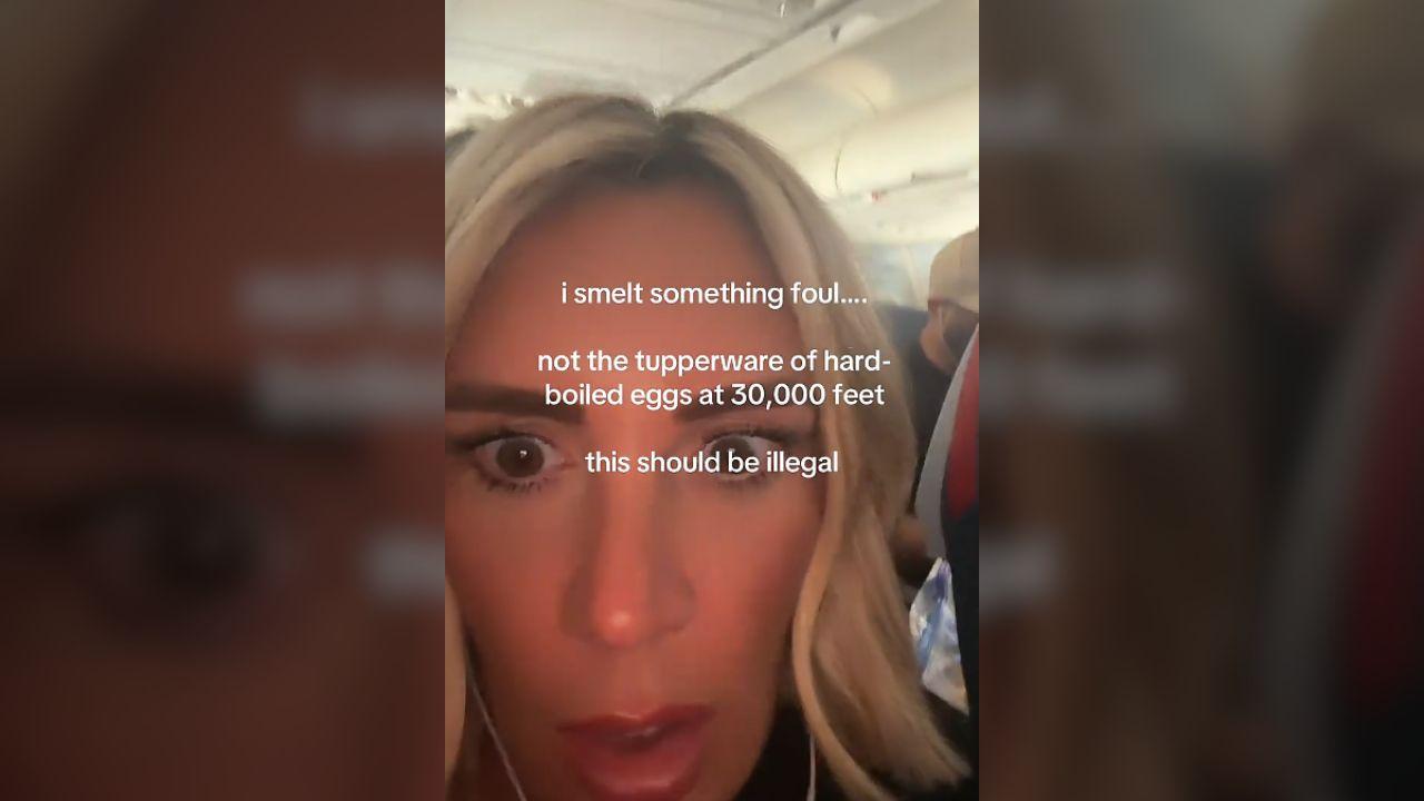Image of a Delta passenger had to experience second-hand peak embarrassment when she saw what her seatmate did with a giant Tupperware.