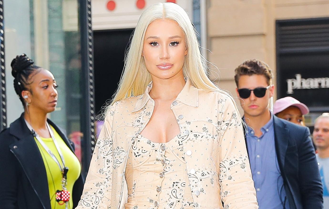 Iggy Azalea goes viral for doing booty jiggle during performance