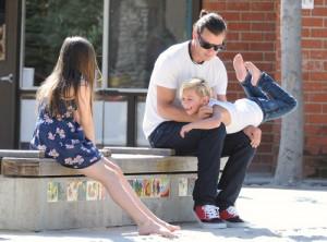 2011__03__gavin_rossdale_march31_65a 300×222.jpg