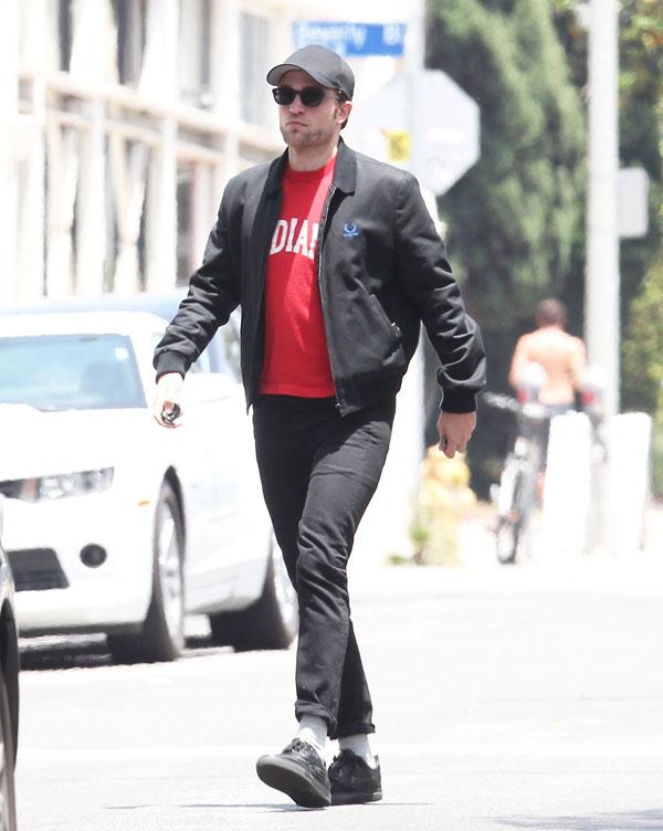 Semi Exclusive&#8230; Robert Pattinson Lunches In West Hollywood