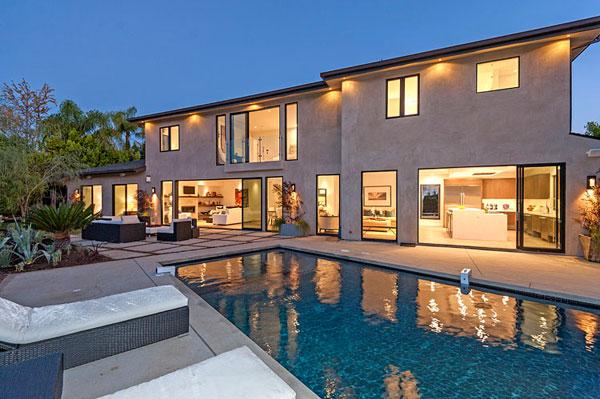 scott disick selling bachelor pad