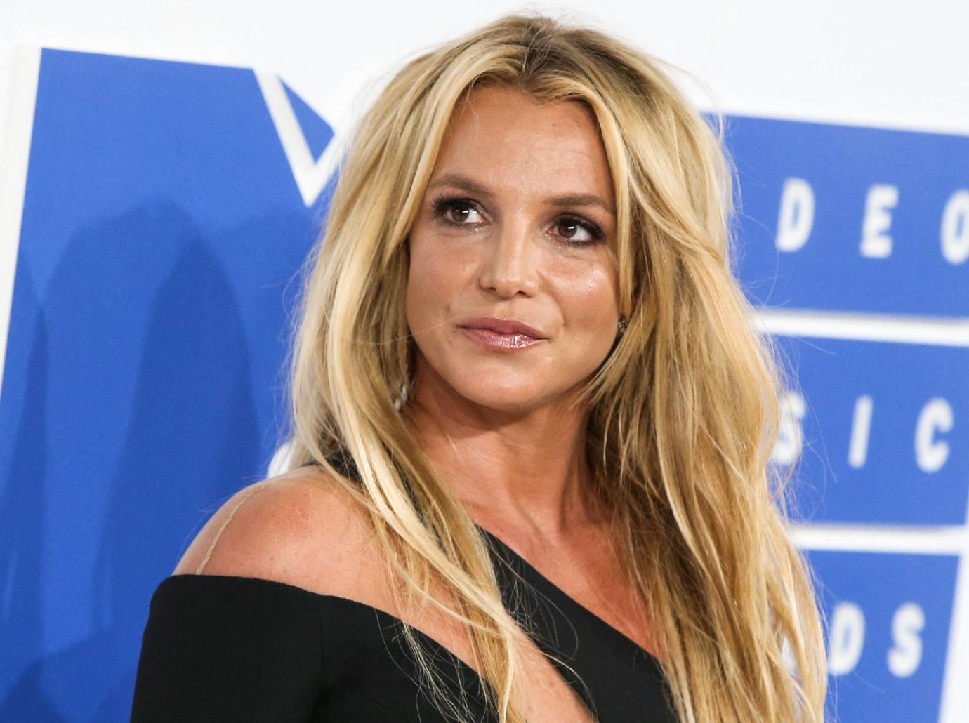 britney spears dad jamie leaves hospital looks thin bad infection