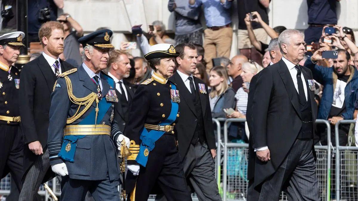 Photo of Ex-Prince Andrew is currently being investigated for sending confidential information to Jeffrey Epstein in 2010.