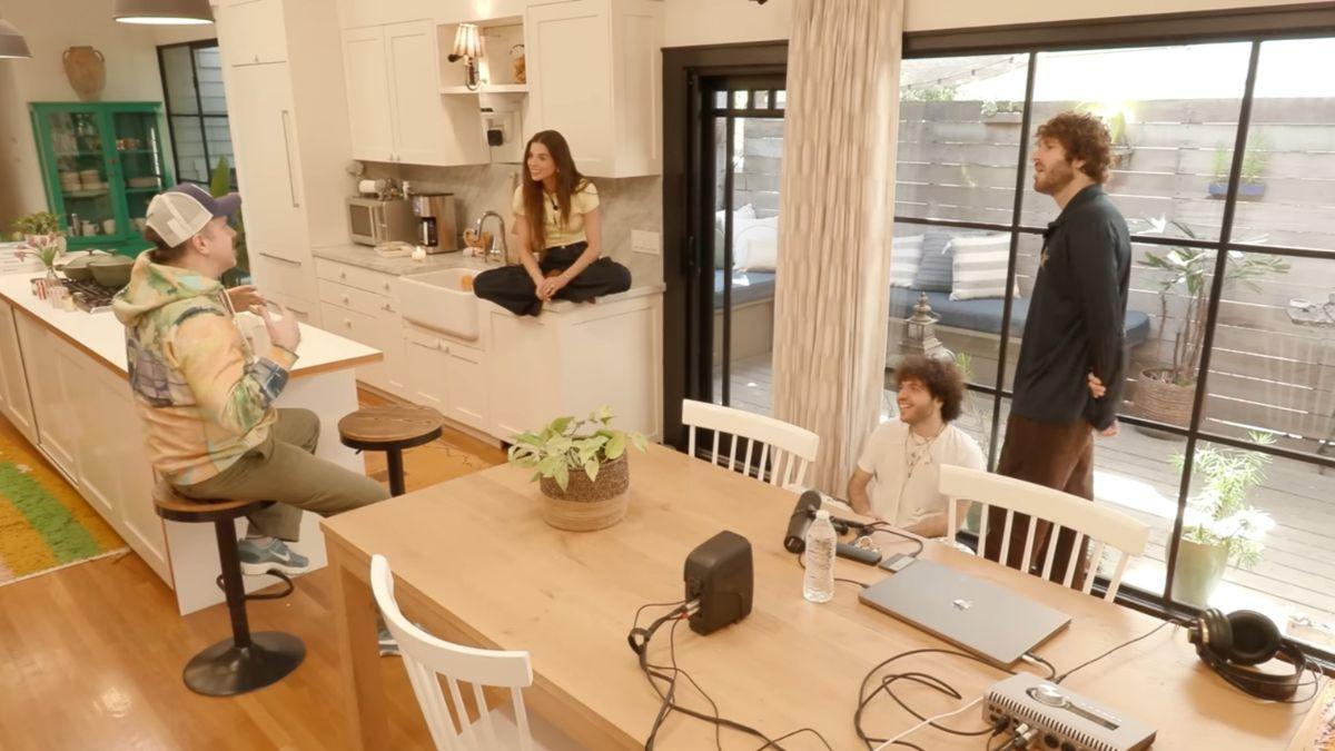 Image of Netizens said Jason Sudeikis and other celebrities debating about tipping culture is 'weird.'