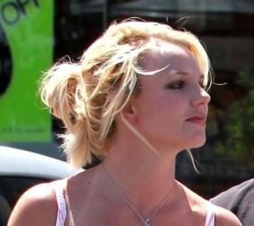 2010__09__britney_spears_mb_sept9 282×300.jpg