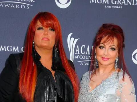Wynonna Judd Pays Tribute To Mom Naomi At People's Choice Awards