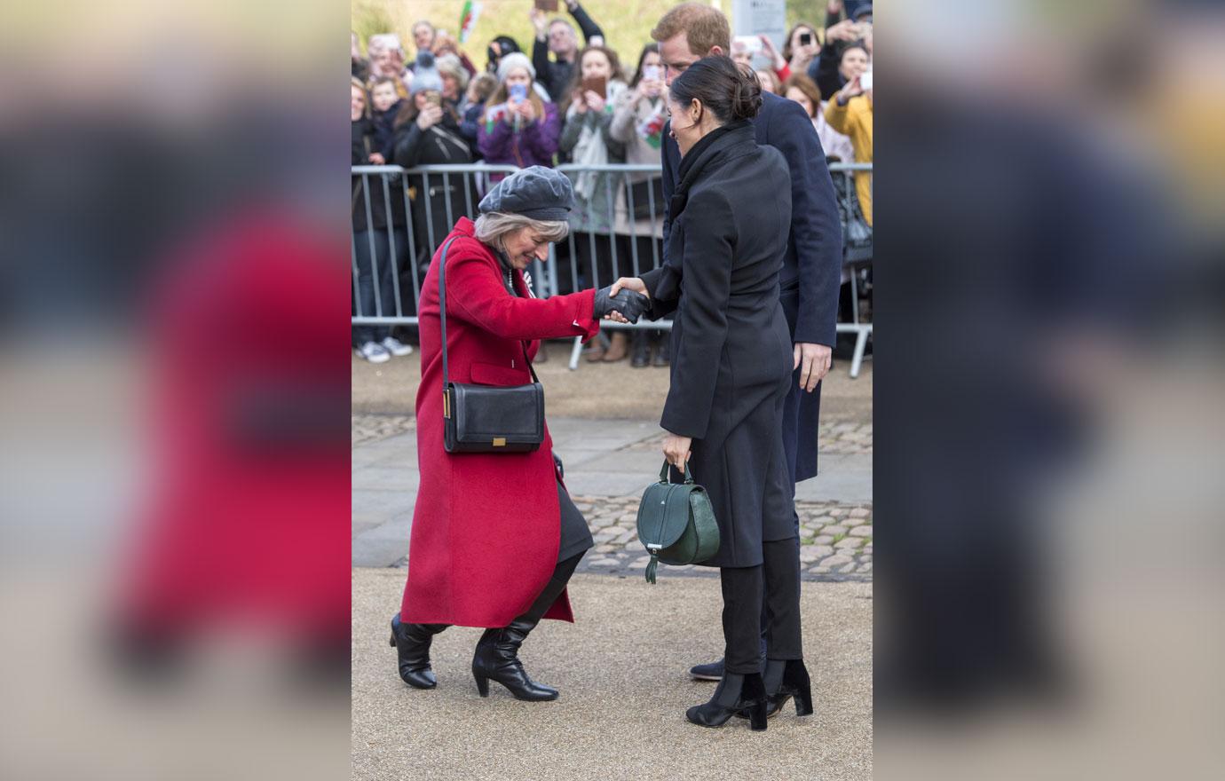 Meghan Markle Receives First Curtsy & Handles It Like A Princess!