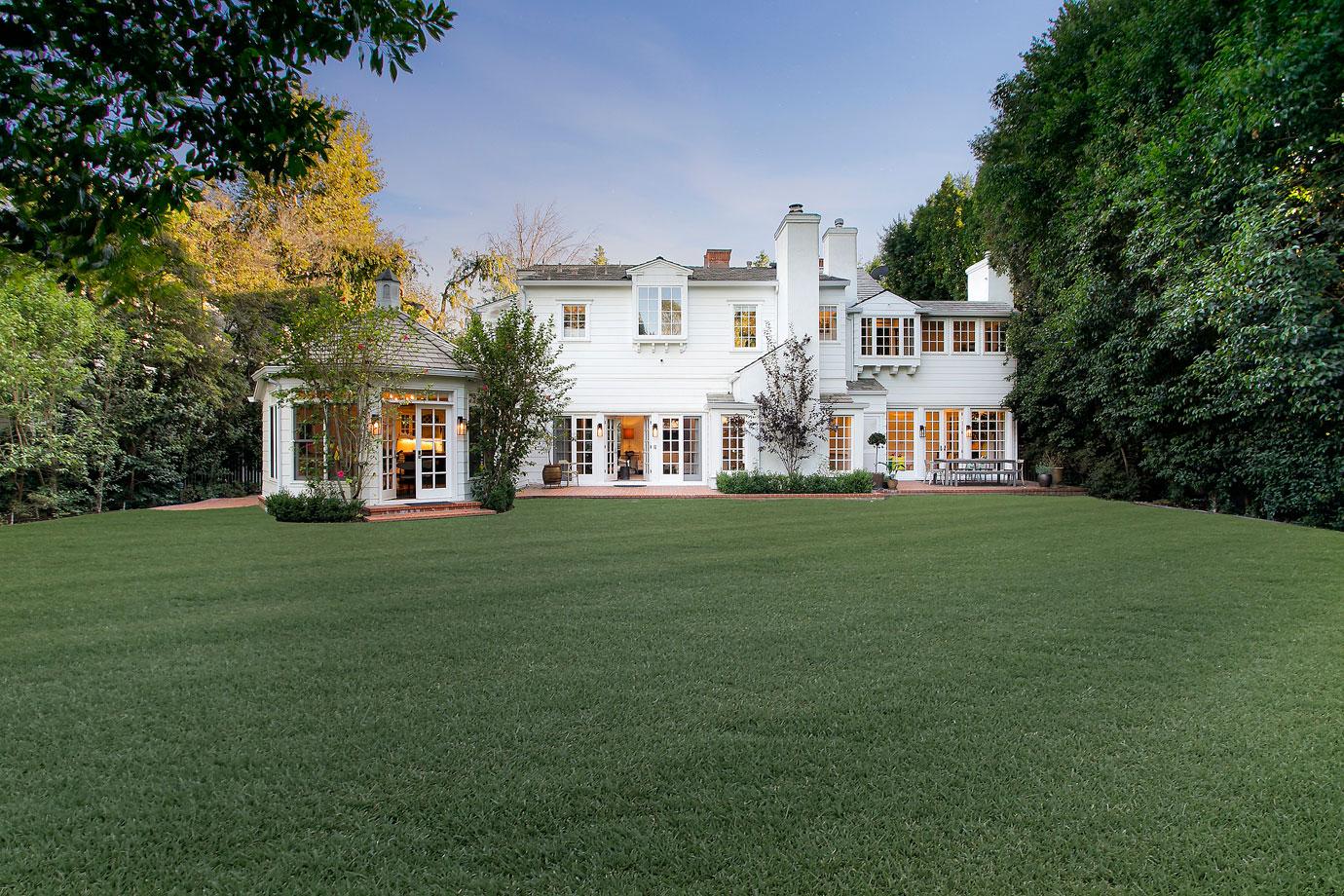 kelly clarkson buys toluca lake home