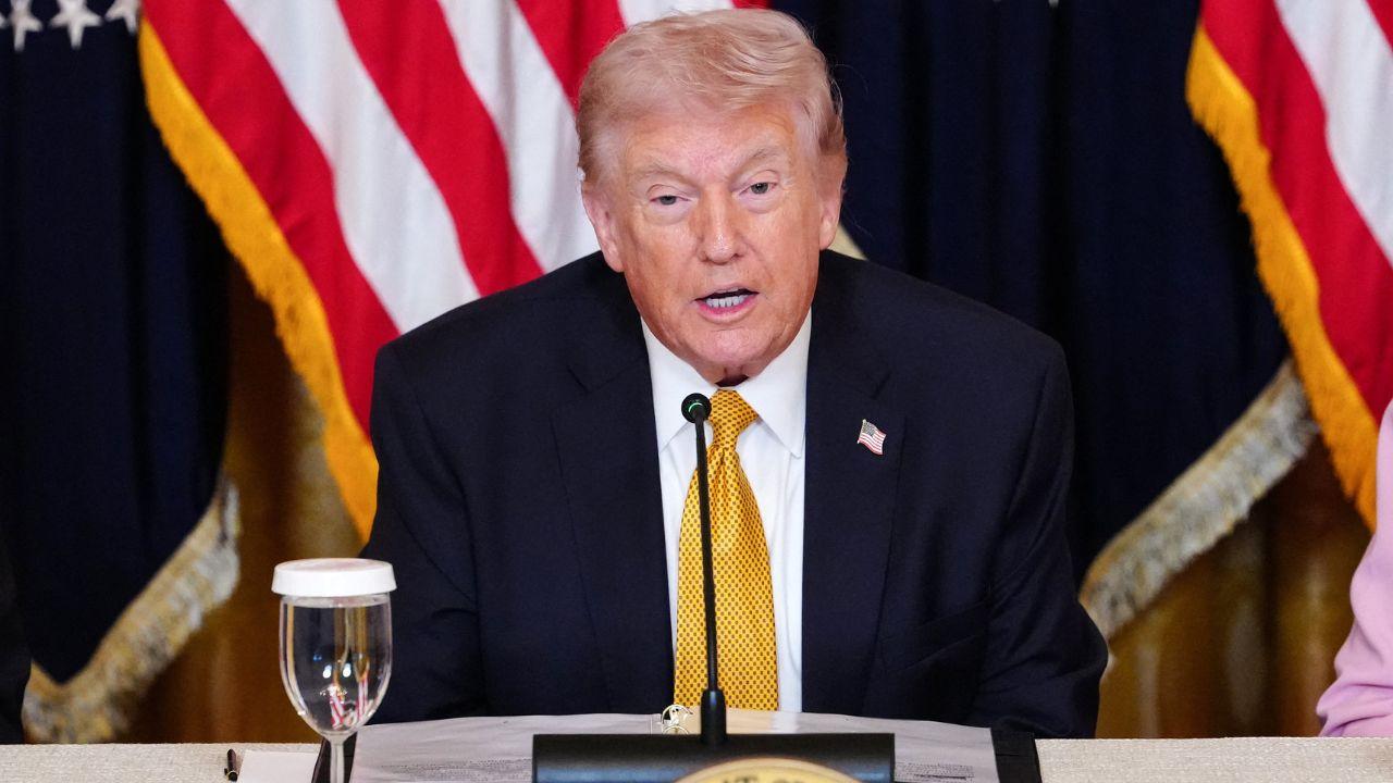 Photo of Lee said the midterms will make Trump more dangerous.