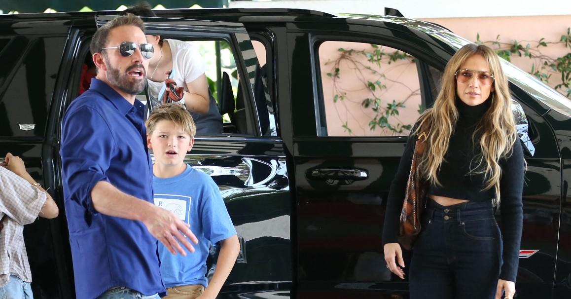 Photo of Ben Affleck, Jennifer Lopez and their kids. 