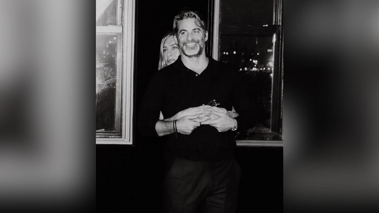 image of Jennifer Aniston and Jim Curti began their romance after months of friendship.