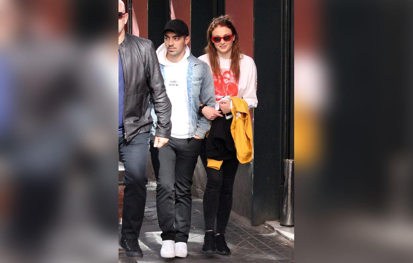 sophie turner engagement ring joe jonas madrid pics 03