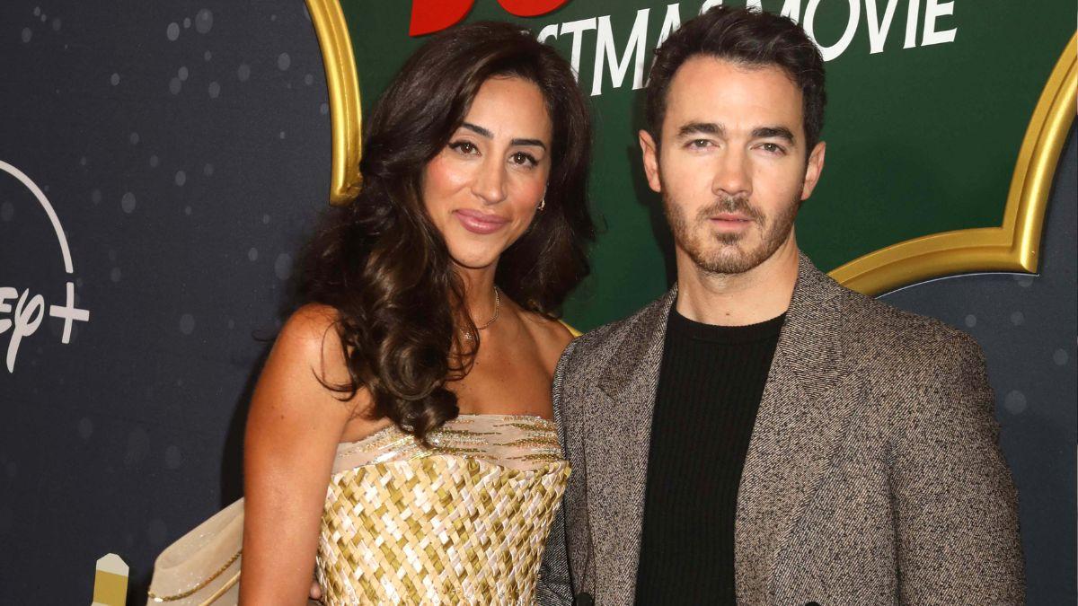image of Danielle and Kevin Jonas 