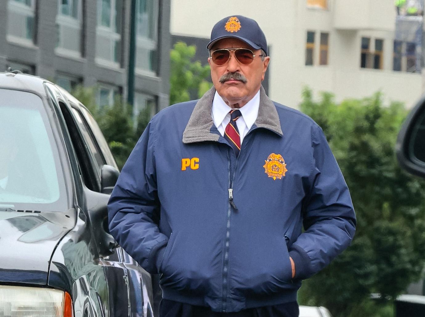 Tom Selleck ditches his trademark mustache and looks unrecognizable