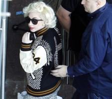 2010__03__Lady_Gaga_March24_9main 225×198.jpg