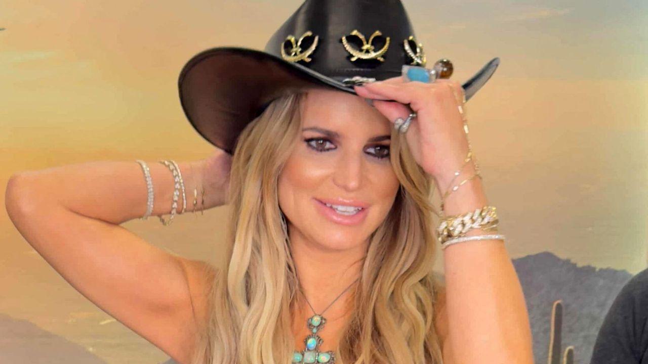 Image of Jessica Simpson reflected on the lessons she learned while sharing advice for her younger self.