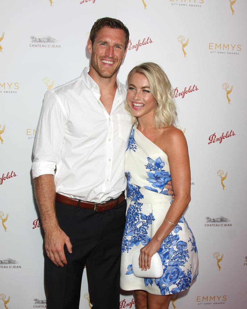 julianne hough engaged brooks laich pregnant rumors