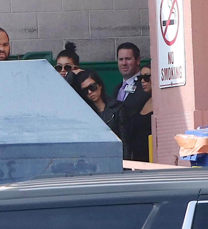 INF &#8211; Kris Jenner, Kylie Jenner,  Kourtney Kardashian and Kim Kardashian left the hospital after visiting Lamar Odom.