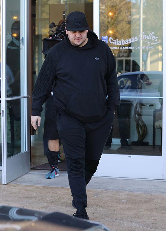 Exclusive&#8230; Rob Kardashian &amp; Blac Chyna Visit The Dentist In Calabasas With Chyna&#8217;s Son King