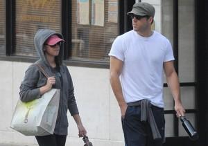 2010__12__Scarlett_Johansson_Ryan_Reynolds_Dec17newsnea 300×211.jpg