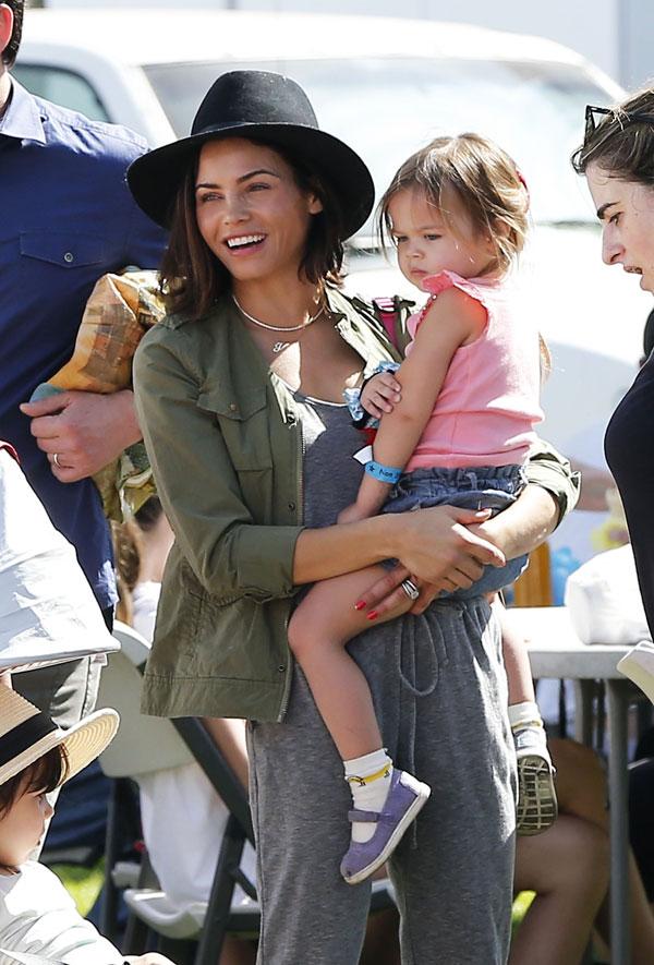 Jenna Dewan Tatum Cuddles Daughter Everly