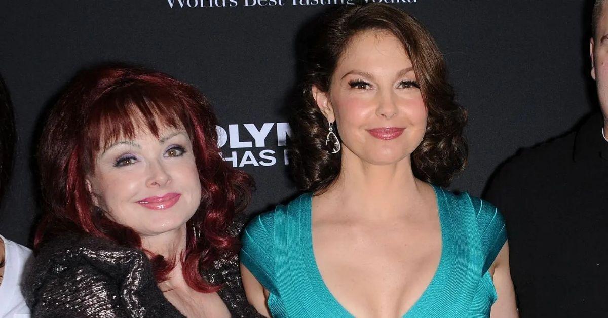Photo of Naomi Judd and Ashley Judd