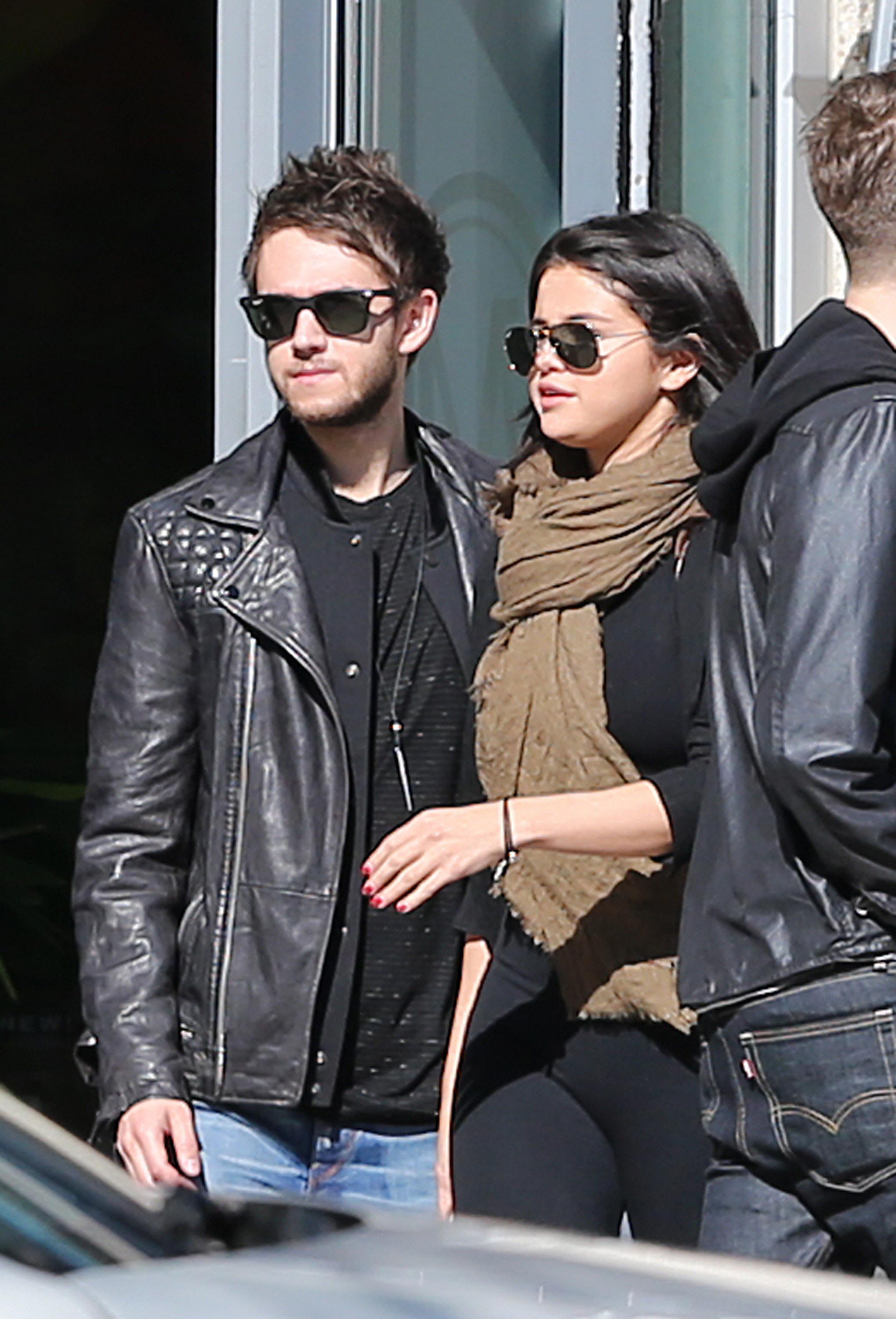 EXCLUSIVE: INF &#8211; Selena Gomez Leaves A Restaurant With New Boyfriend Zedd