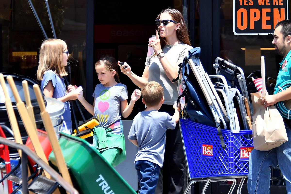 Jennifer Garner stocks up for the 4th of July at the Hardware Store