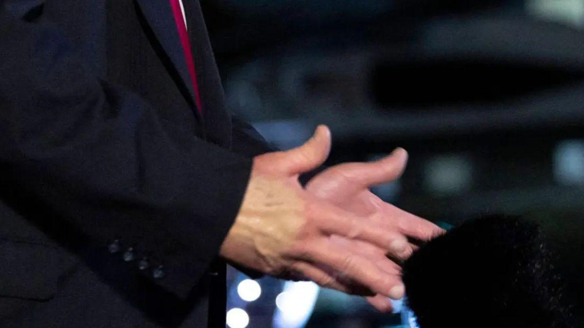 image of Donald Trump's doctor claims he's in excellent health. 