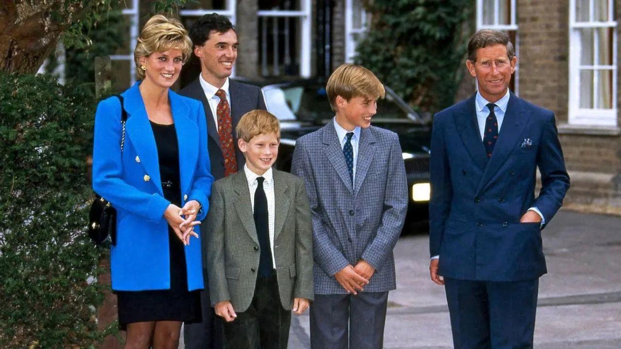 Photo of Princess Diana, Prince Harry, Prince William and King Charles