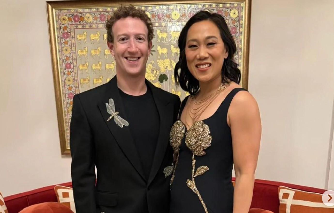 mark zuckerberg praised erecting massive statue wife yard