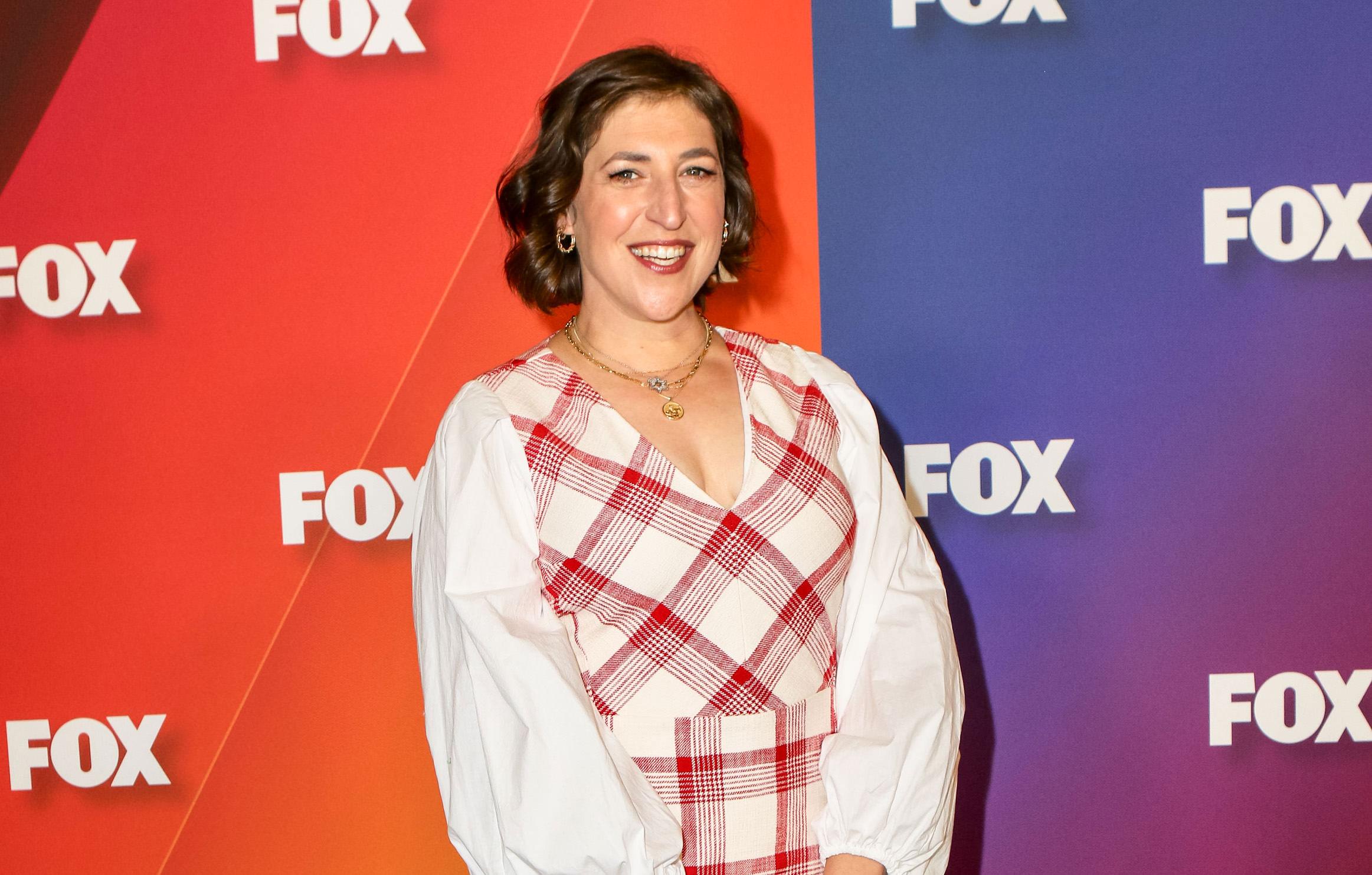 mayim bialik gunning full time jeopardy hosting gig fan favorite ken jennings