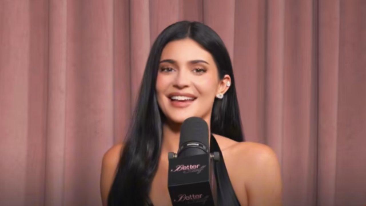 Image of Kylie Jenner shared she also want to get her belly button pierced. 