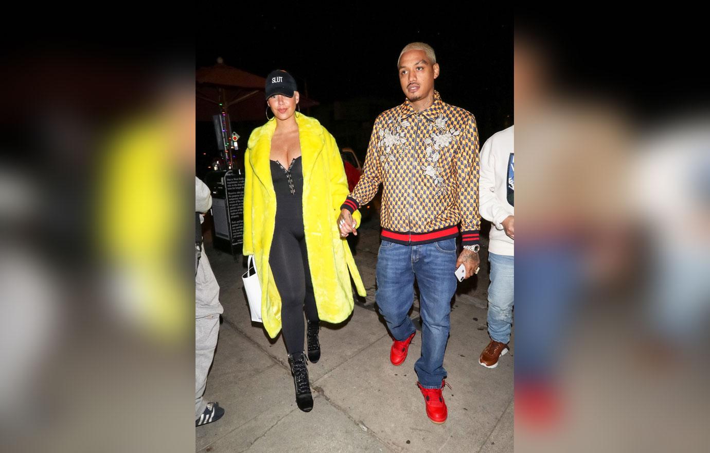 //amber rose bare baby bump