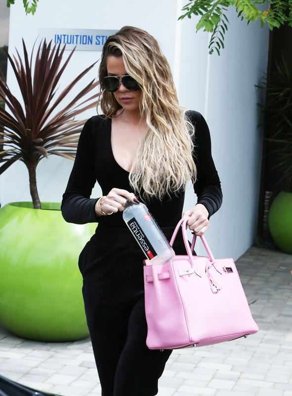 Khloe Kardashian Steps Out SOLO In LA!