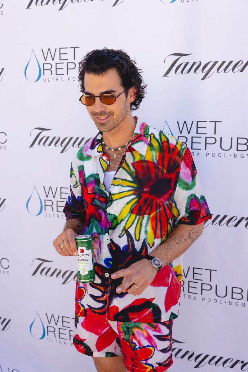 joe jonas x tanqueray at wet republic