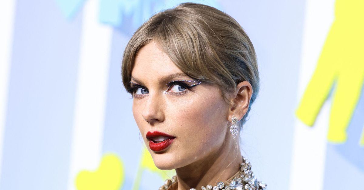 Photo of Taylor Swift called being canceled a 'mass public shaming.'