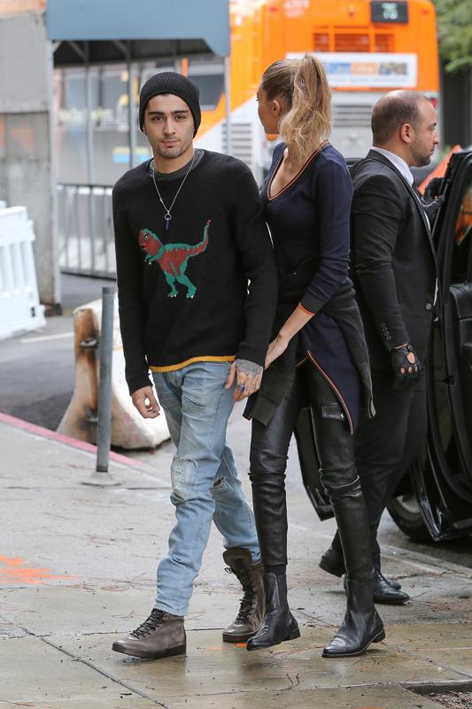 *EXCLUSIVE* Sexy couple Gigi Hadid and Zayn Malik run errands together