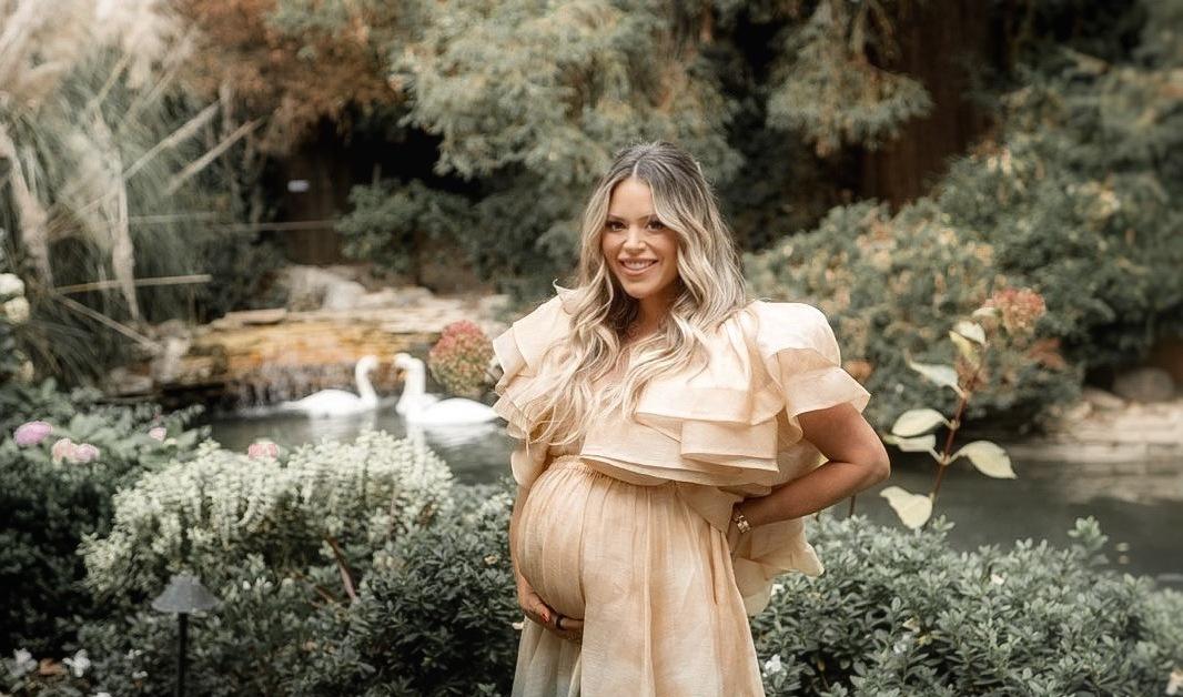 Inside Amanda Frances' Baby Shower Ahead Of Baby No. 2: Photos