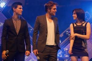 2010__05__Taylor_Lautner_Robert_Pattinson_Kristen_Stewart_May17newsne 300×199.jpg