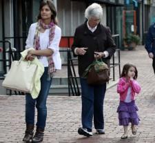 2009__10__fp_3760675_holmes_family_fp2_100709 225&#215;207.jpg