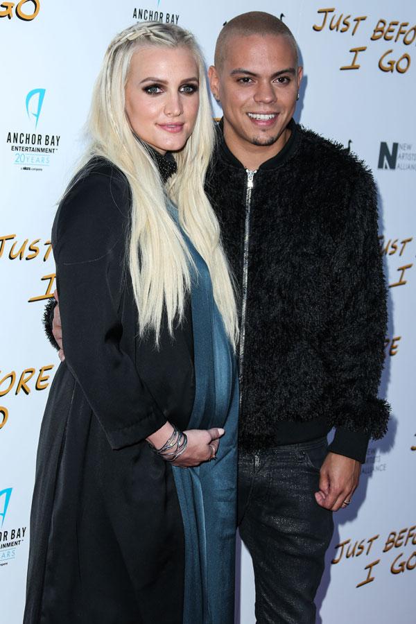 Pregnant ashlee simpson holds baby bump 04