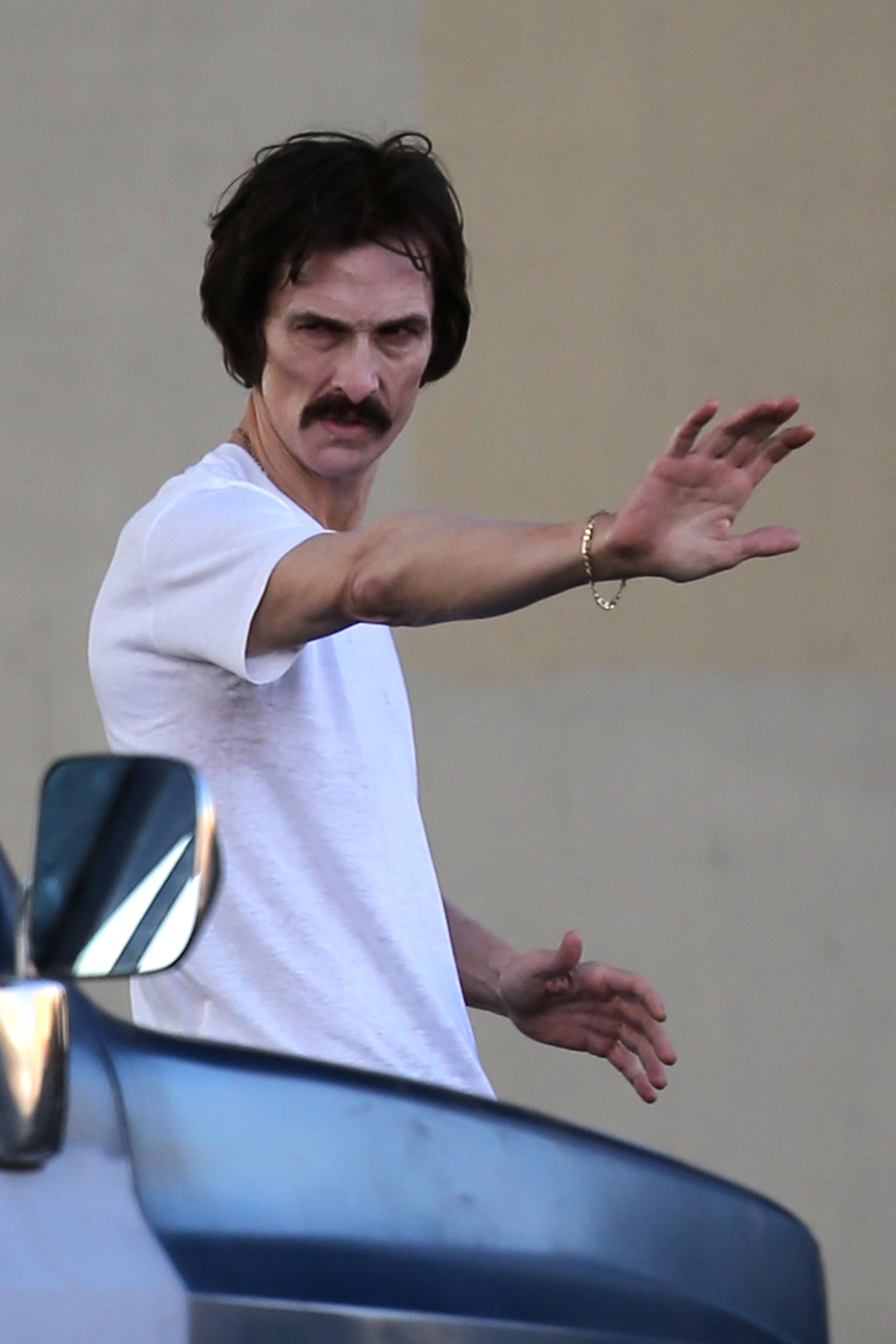 A disheveled Matthew McConaughey gets arrested in scenes for &#039;The Dallas Buyers Club&#039; in New Orleans