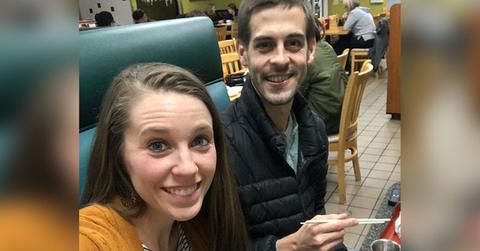 Jill Duggar Derick Dillard Date Nights Sit Same Side Table PP