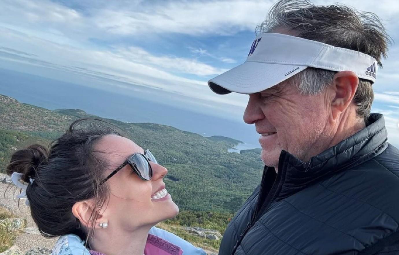 bill belichick cozies girlfriend jordon hudson marriage rumors photo