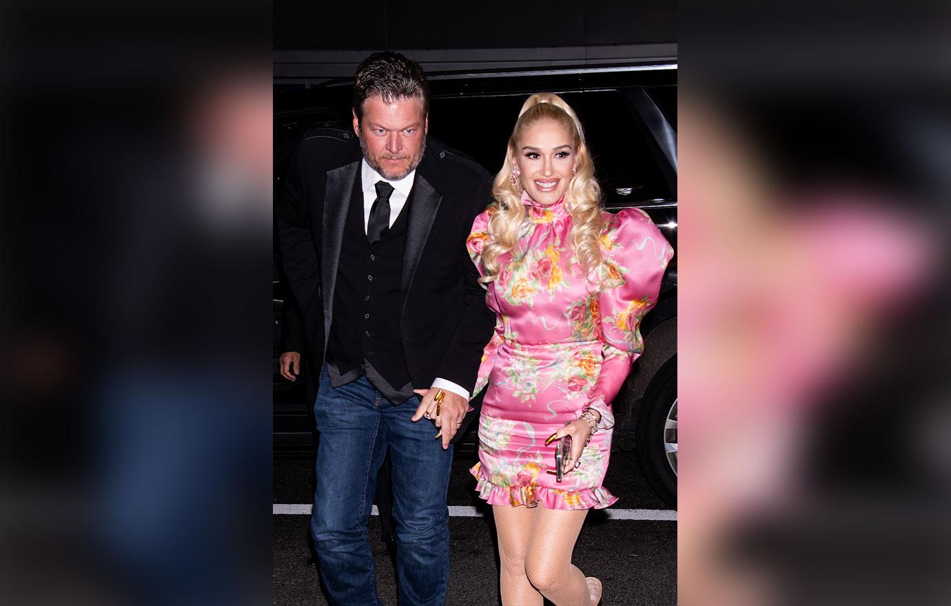 gwen stefani and blake shelton arrive to the matrix awards