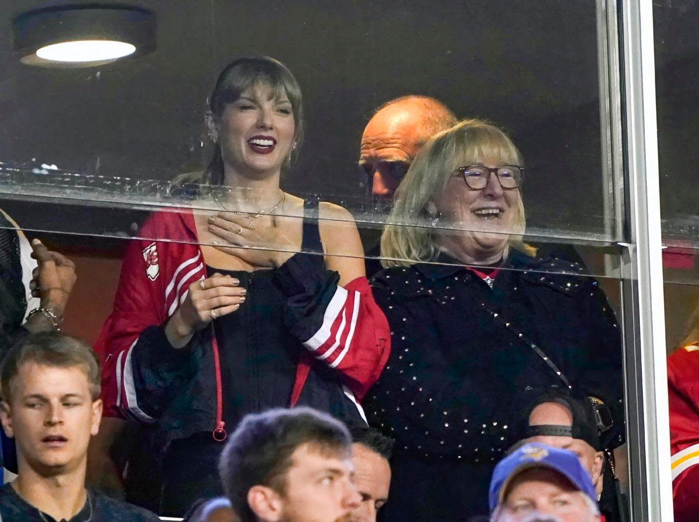 taylor swift never had boyfriend who supported travis kelce the one