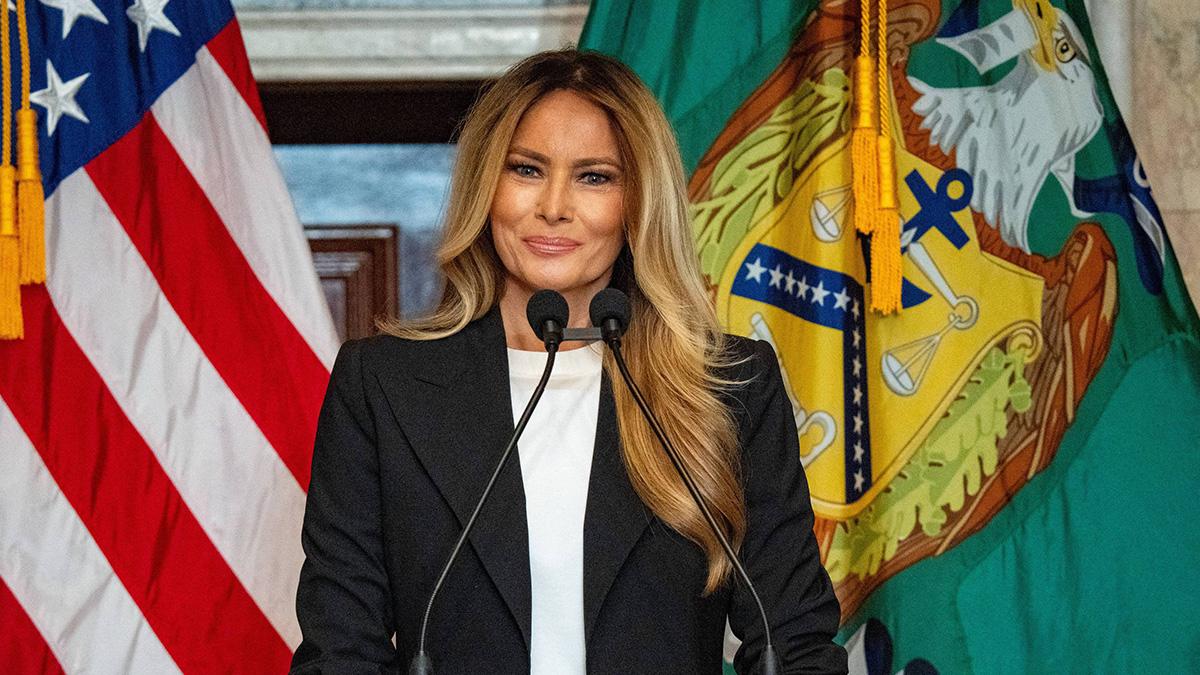 Photo of At the Mack Trucks rally, the president admitted his wife doesn't like when he impersonates athletes.